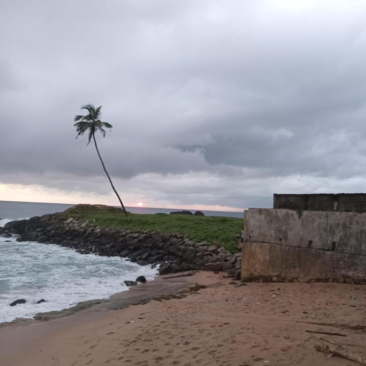 Sunset Beach Villa Galle Exteriör bild