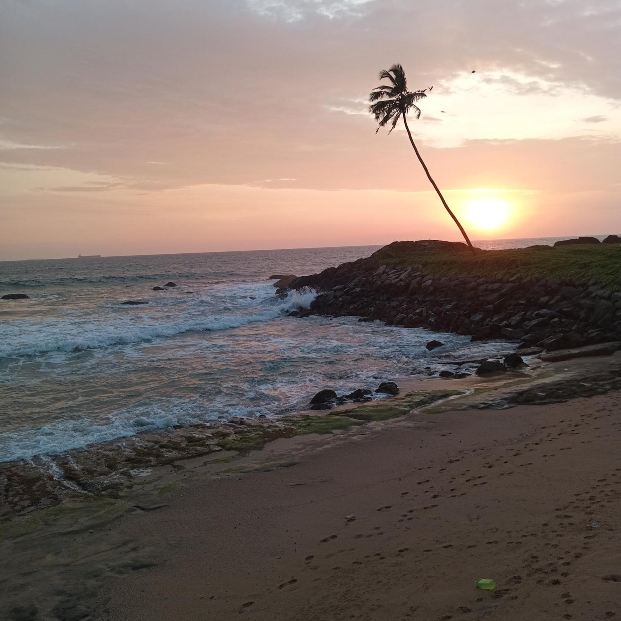 Sunset Beach Villa Galle Exteriör bild